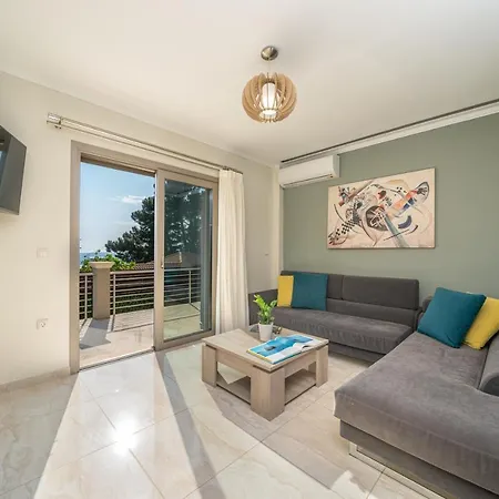 Lourdas Bay View بيت للعطل *