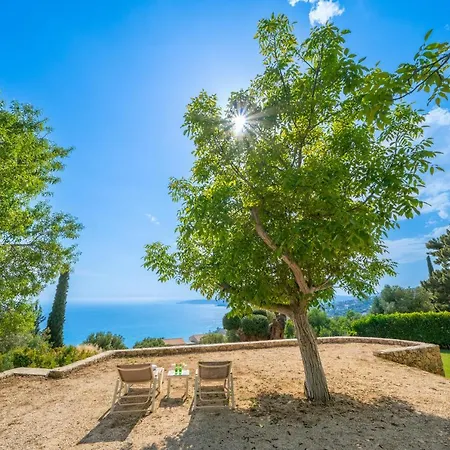 펜션 Lourdas Bay View