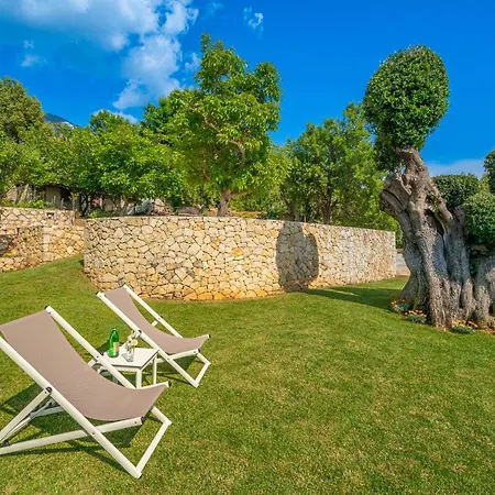 Lourdas Bay View Vakantiehuis Simotáta