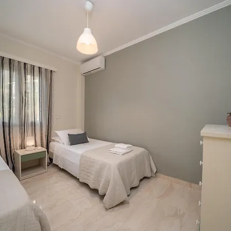 Lourdas Bay View بيت للعطل *