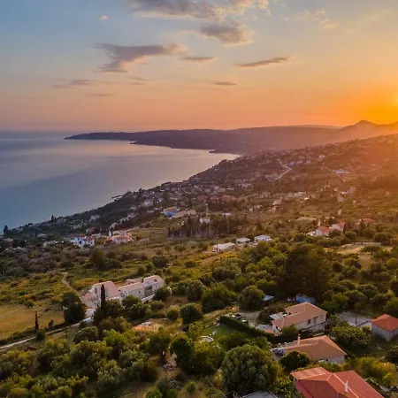 Lourdas Bay View Vakantiehuis Simotáta