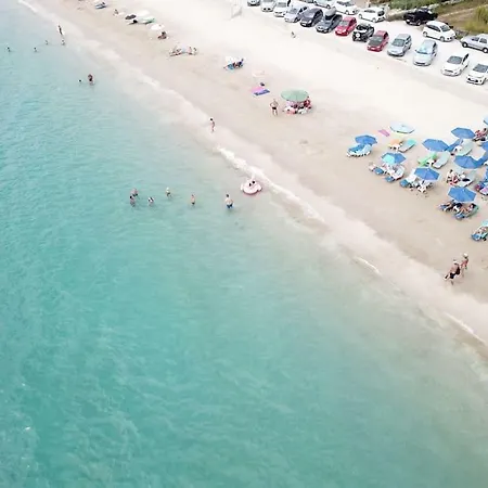 بيت للعطل Lourdas Bay View *