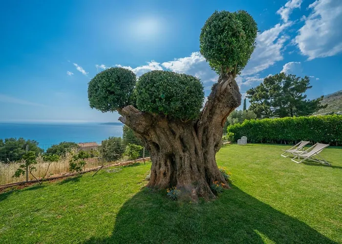 Дом отдыха Lourdas Bay View